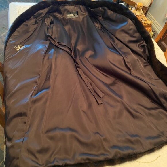 #vintagefur Black Diamond Mink Coat -- Full Length, Pre-Owned - Picture 4 of 7